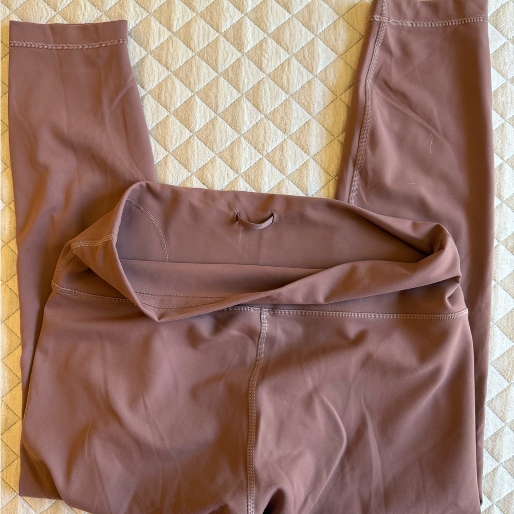 Lululemon Wunder Train Leggings - Picture 4 of 4